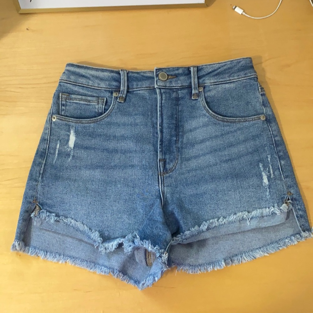 *NEW* Good American GOOD CURVE SHORT Size 4